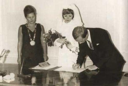 Imagini rare din viaţa celui mai puternic om al lumii. Cum arătau părinţii lui şi cum a apărut în ziua nunţii 156494