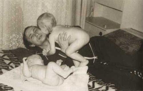 Imagini rare din viaţa celui mai puternic om al lumii. Cum arătau părinţii lui şi cum a apărut în ziua nunţii 156497