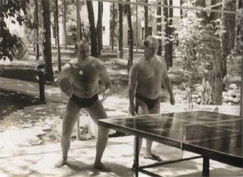 Imagini rare din viaţa celui mai puternic om al lumii. Cum arătau părinţii lui şi cum a apărut în ziua nunţii 156498