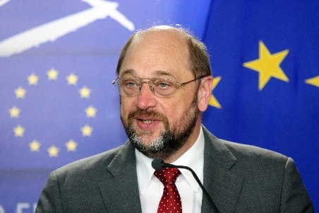 Martin Schultz: UE este &quot;prea tăcută&quot; privind situaţia din România. Voi discuta cu preşedintele Franţei