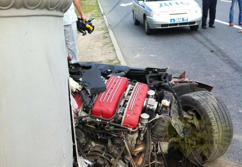 Maşina visurilor oricărui bărbat, implicată într-un accident care i-a îngrozit pe poliţişti. Imagini şocante de la locul tragediei 156642