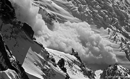 Nouă alpinişti au murit într-o avalanşă în masivul Mont Blanc