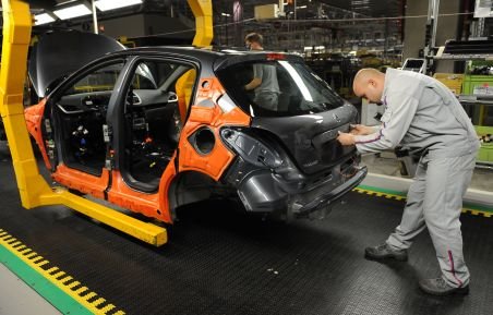 Peugeot desființează 8.000 de posturi şi închide o fabrică din Franţa 