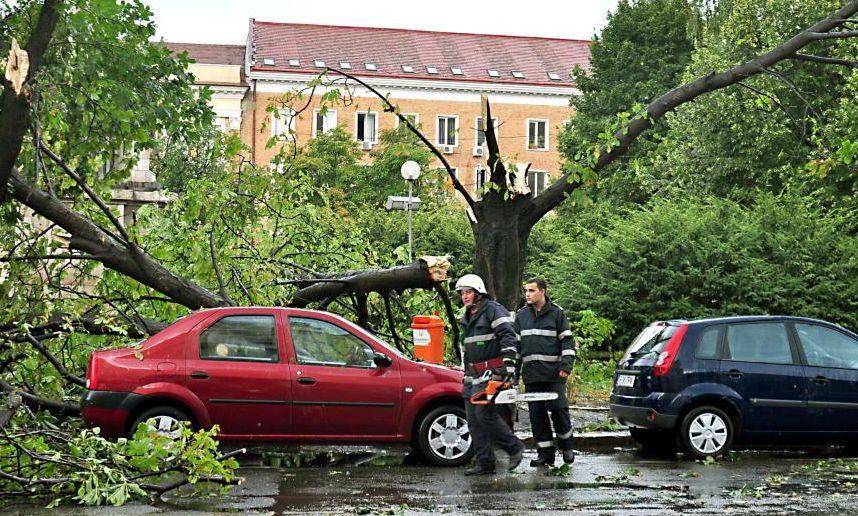 Ce şocuri primesc românii de la climă. După caniculă şi 40 de grade, a urmat urgia 156901