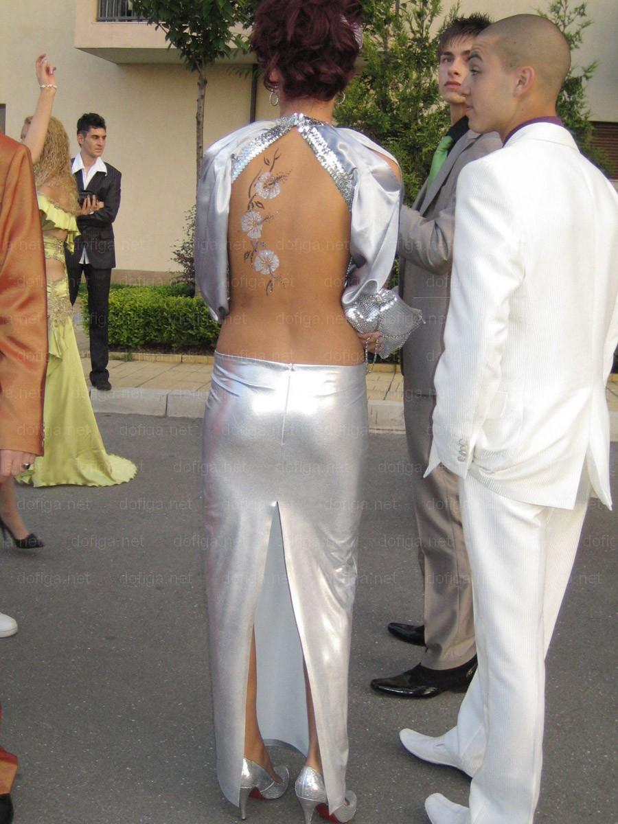 Să fie şi acesta unul din motivele pentru care nu au luat BAC-ul? Ce ţinute au purtat elevii la balul de absolvire 156946