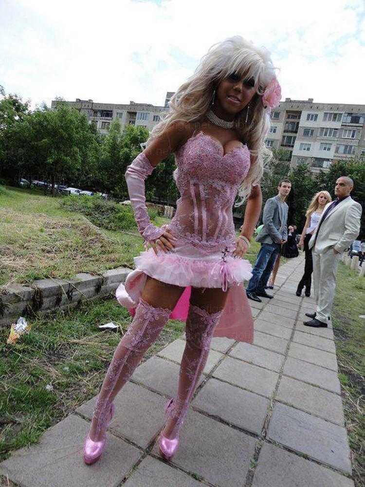 Să fie şi acesta unul din motivele pentru care nu au luat BAC-ul? Ce ţinute au purtat elevii la balul de absolvire 156958