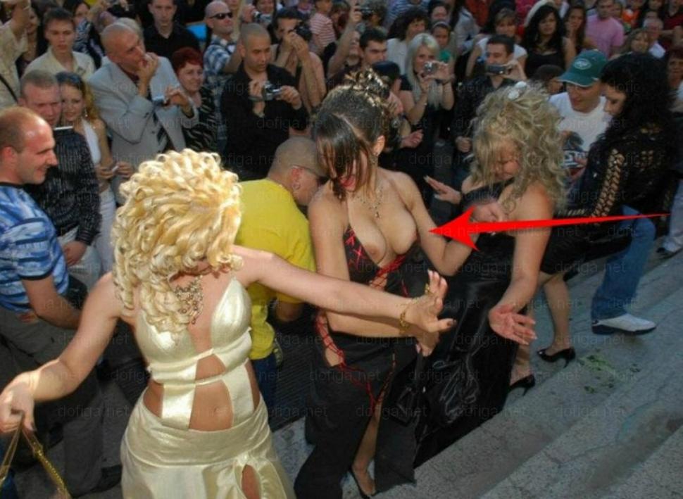 Să fie şi acesta unul din motivele pentru care nu au luat BAC-ul? Ce ţinute au purtat elevii la balul de absolvire 156965