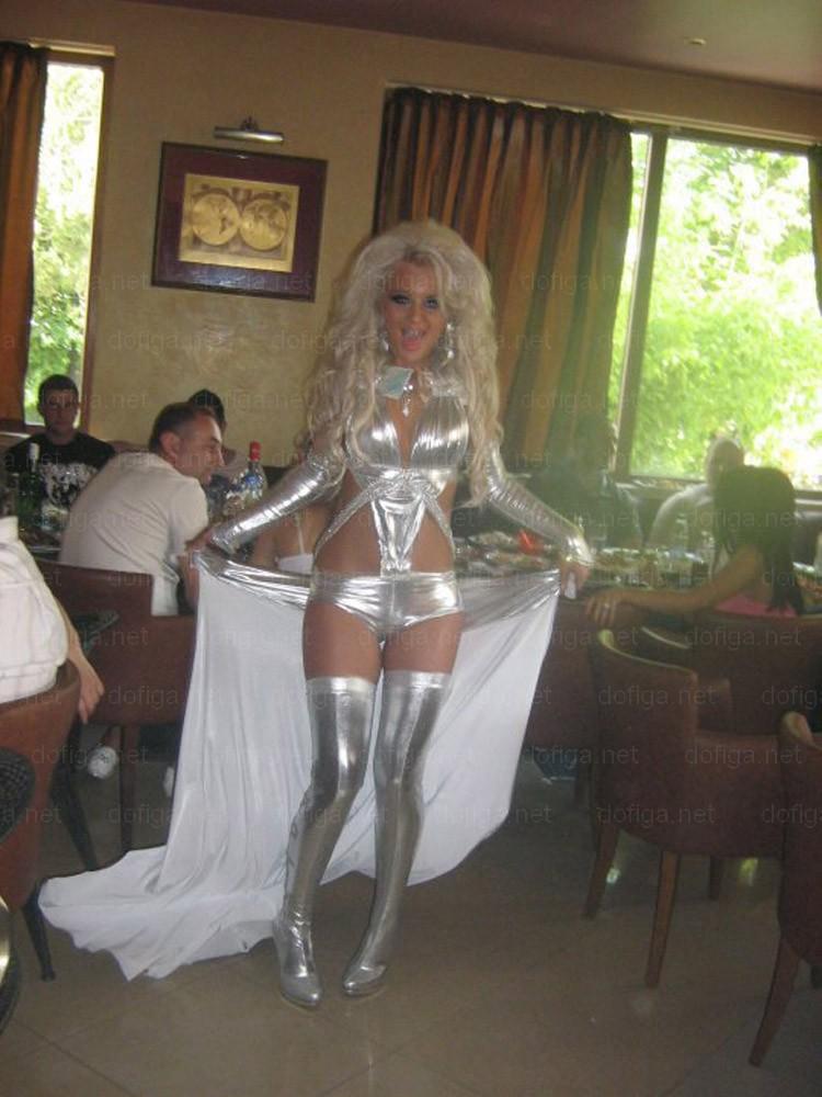 Să fie şi acesta unul din motivele pentru care nu au luat BAC-ul? Ce ţinute au purtat elevii la balul de absolvire 156967