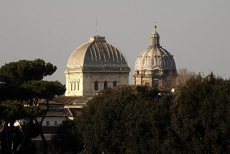 Italia. Poliţia a arestat un preot catolic acuzat că a abuzat sexual o fată de 13 ani