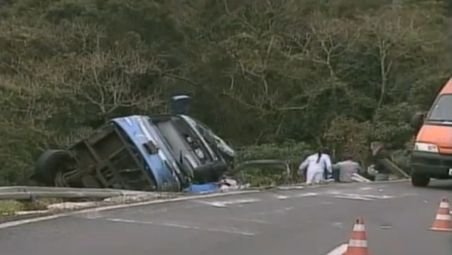 Tragedie în Brazilia. 10 persoane au murit şi alte 23 au fost rănite după ce un autocar s-a prăbuşit într-o prăpastie