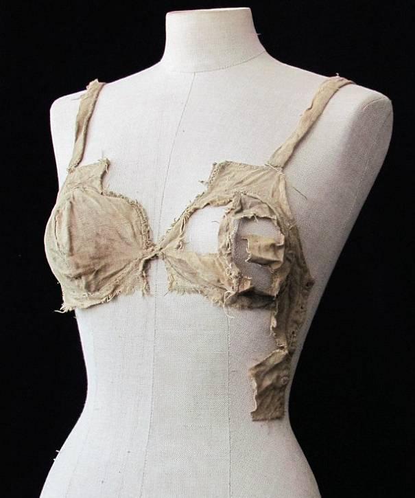 Vechi şi nou! Vezi cum arăta lenjeria intimă a femeilor în urmă cu 500 de ani 157635