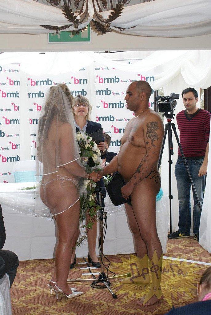 Nunta pe care Dumnezeu nu a binecuvântat-o. Cum au venit îmbrăcaţi mirii în faţa altarului 157773