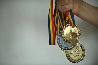 Elevi români, medaliaţi la Olimpiada Internaţională Pluridisciplinară Tuymaada. Cine sunt ei