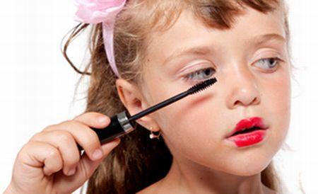 Fetiţele de 6 ani nu se mai joacă cu păpuşile, ci vor să fie păpuşi. Studiul care a alarmat mamele din întreaga lume 158323