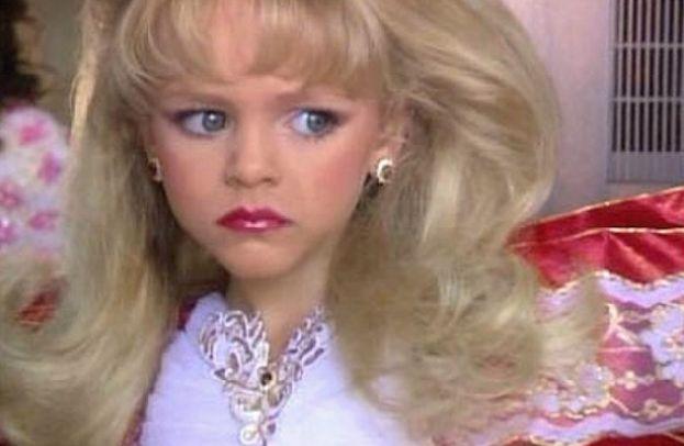 Fetiţele de 6 ani nu se mai joacă cu păpuşile, ci vor să fie păpuşi. Studiul care a alarmat mamele din întreaga lume 158324