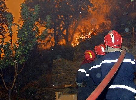 Incendiul din Bucegi s-a extins spre Parcul Naţional. Elicopterele nu pot interveni