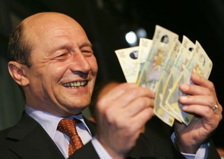 Băsescu: În august nu primim niciun ban de la UE, neoficial plăţile sunt sistate 