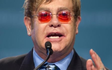 Ce dezvăluiri şocante a făcut Elton John la o conferinţă despre SIDA. &quot;Ar trebui să fiu mort&quot;