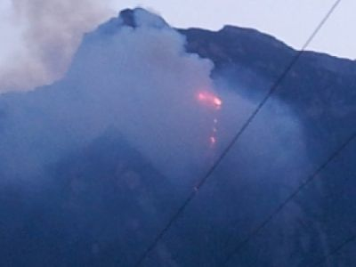 Dezastru natural de proporţii în munţii Bucegi. Incendiul, stins de elicopterele MAI