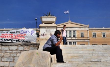 UE: Grecia necesită o nouă restructurare a datoriilor, de 200 mld euro. &quot;E departe de ţintele stabilite&quot;