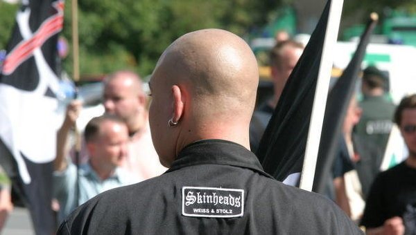 Skinheads ruşi condamnaţi la închisoare pentru omor