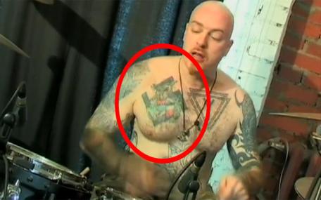 Un bariton rus a pierdut un rol din cauza zvasticii tatuate pe piept 159155