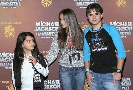 Copiii lui Michael Jackson, încredinţaţi nepotului TJ, după dispariţia bunicii lor