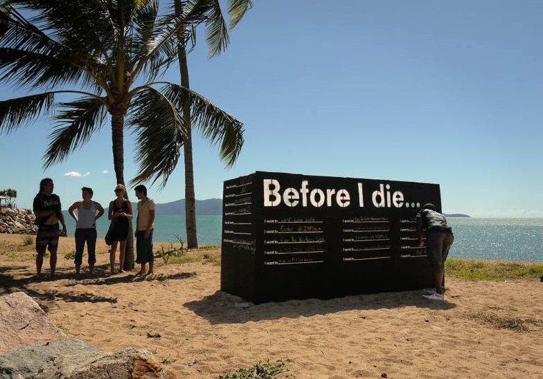 &quot;Înainte să mor, vreau să...&quot; Povestea peretelui care a adunat speranţele oamenilor 159401