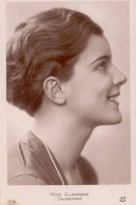 Rafinament, decenţă şi naturaleţe. O privire printre frumuseţile anilor `30. Cum arăta Miss România 159350