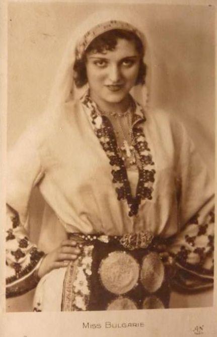 Rafinament, decenţă şi naturaleţe. O privire printre frumuseţile anilor `30. Cum arăta Miss România 159354