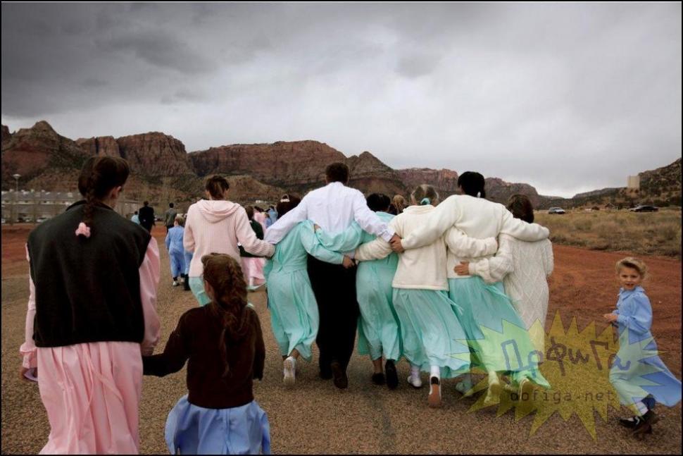 FOTOREPORTAJ din lumea ascunsă a sectei care a scandalizat lumea. Femeile, folosite pentru &quot;perpetuarea speciei&quot; 159584