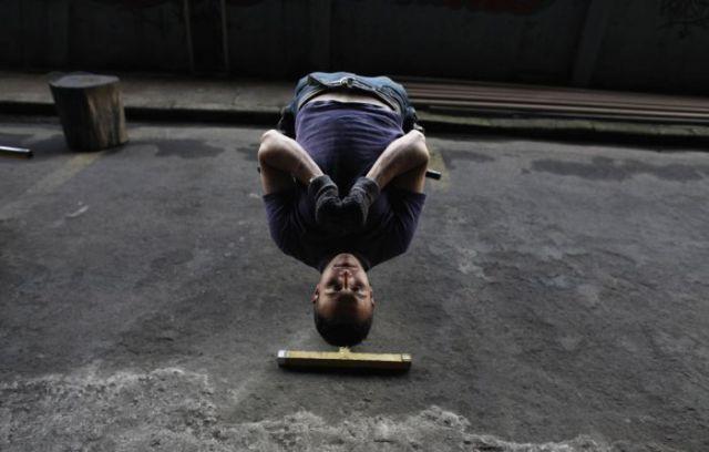 Terenul de sport de sub viaduct, locul în care tinerii se ascund de mirajul drogurilor 159684