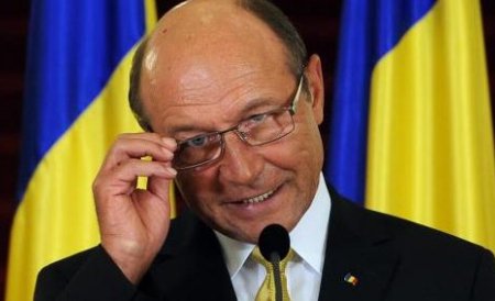 Băsescu îndeamnă românii, prin intermediul unei televiziuni paneuropene, să boicoteze referendumul