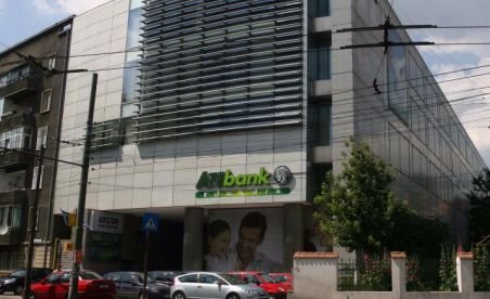 Banca elenă Piraeus a preluat ATEbank, inclusiv sucursala din România