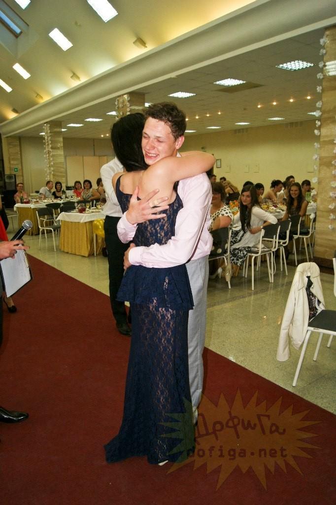 Dacă ar fi fost în România, ar fi fost exmatriculată. Cum s-a îmbrăcat o elevă la petrecerea de sfârşit de an 159903