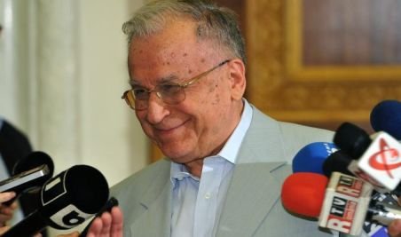 Ion Iliescu a votat pentru &quot;limpezirea lucrurilor din ţară&quot;. Fostul şef al statului s-a întâlnit la urne cu Dana Năstase