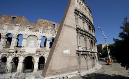 Colosseumul din Roma, în pericol. Celebrul monument s-a înclinat cu 40 de centimetri