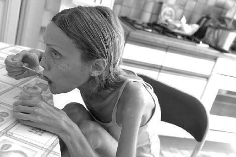 Imagini pe care nimeni nu le-a mai văzut. Tânăra care a murit pentru ca milioane de fete să trăiască 160152