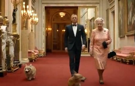 Regina Elisabeta, încântată de apariţia sa în clipul &quot;James Bond&quot; de la Olimpiadă