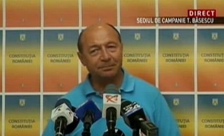 Băsescu: Îi chem pe politicieni la încetarea oricărei dispute. Ţara se prăbuşeşte sub lupta politică