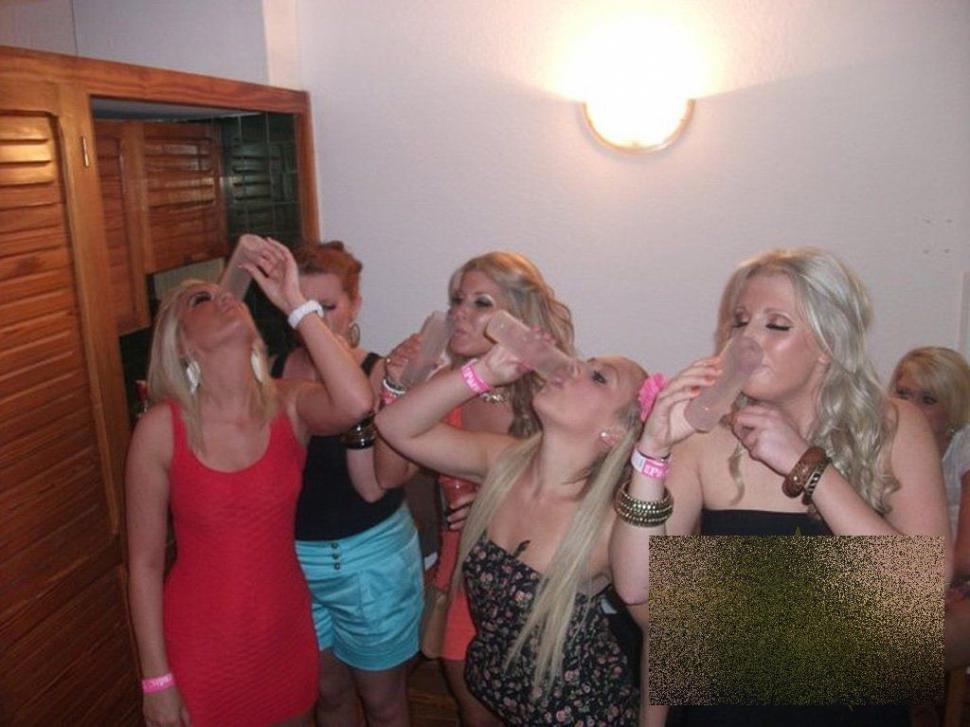 Ce se întâmplă în camerele de cămin ale studentelor. Dezmăţul care te lasă interzis 160434