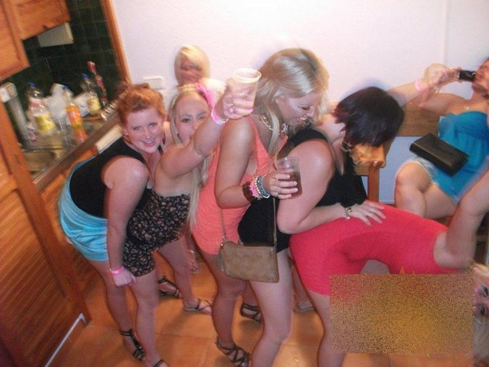 Ce se întâmplă în camerele de cămin ale studentelor. Dezmăţul care te lasă interzis 160437