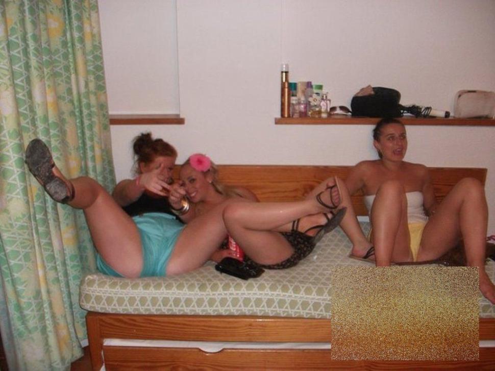 Ce se întâmplă în camerele de cămin ale studentelor. Dezmăţul care te lasă interzis 160438