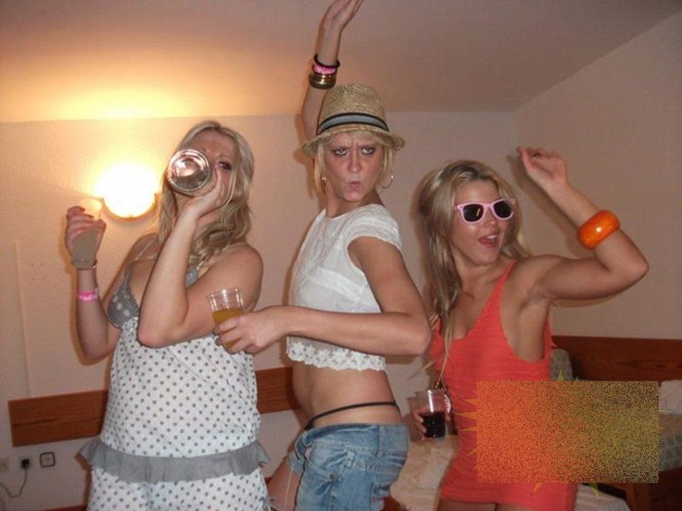 Ce se întâmplă în camerele de cămin ale studentelor. Dezmăţul care te lasă interzis 160441