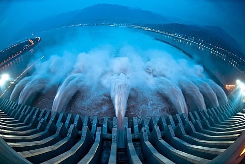 În asta stă puterea lor. Hidrocentrala care poate asigura de două ori necesarul energetic al României. Construcţia colosală ce a uimit planeta