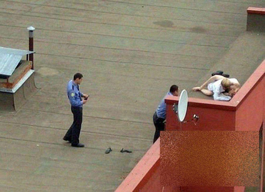 Iubiţi-vă în voie, poliţia vă păzeşte în linişte. Poza care dovedeşte cât s-a transformat societatea în ultimele decenii 160386