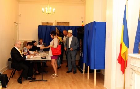Mai puţin de 75.000 de români din străinătate au votat la referendumul de duminică