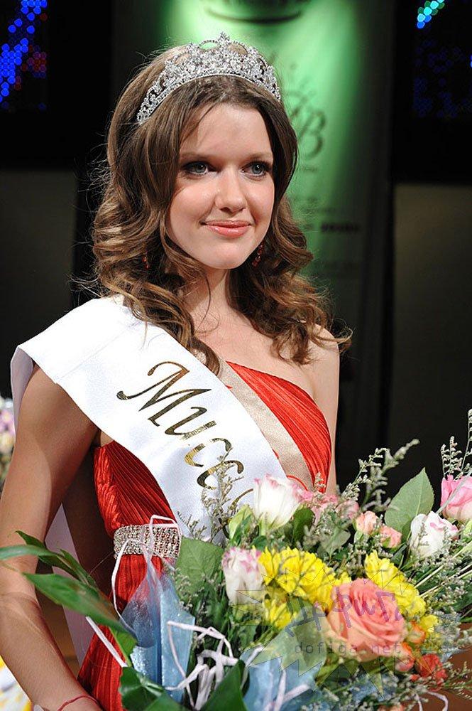 &quot;Cred că a mituit juriul, altfel nu ne putem explica cum a câştigat!&quot;. Concursul de Miss cu o premiantă de coşmar 160670