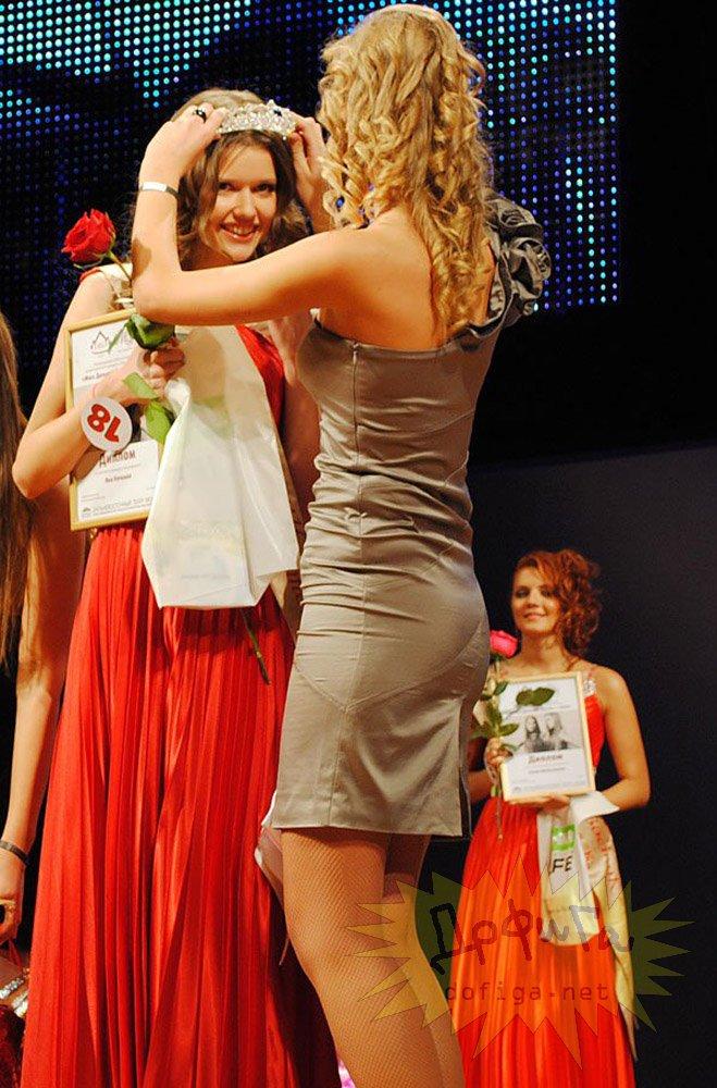 &quot;Cred că a mituit juriul, altfel nu ne putem explica cum a câştigat!&quot;. Concursul de Miss cu o premiantă de coşmar 160674