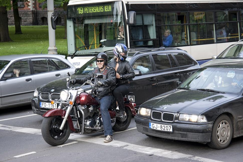 Nimeni nu se aştepta la asta. Gestul motocicliştilor care a înfierbântat şoferii din trafic 160607